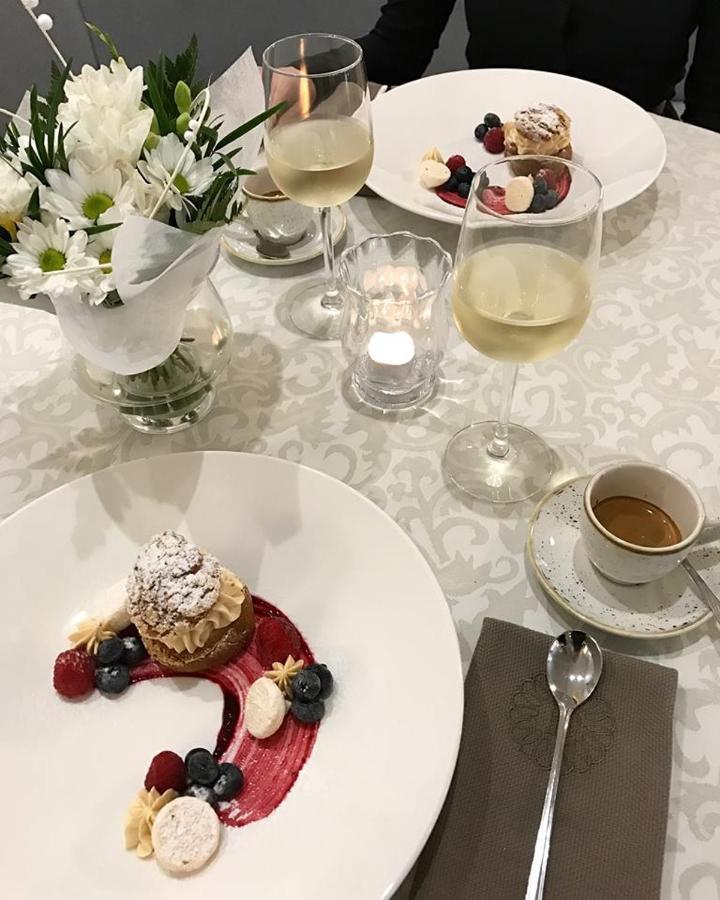 Bialy Dom Henlex Restauracja Hotel 3*