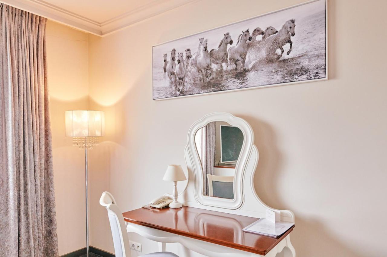 Bialy Dom Henlex Restauracja Hotel 3*