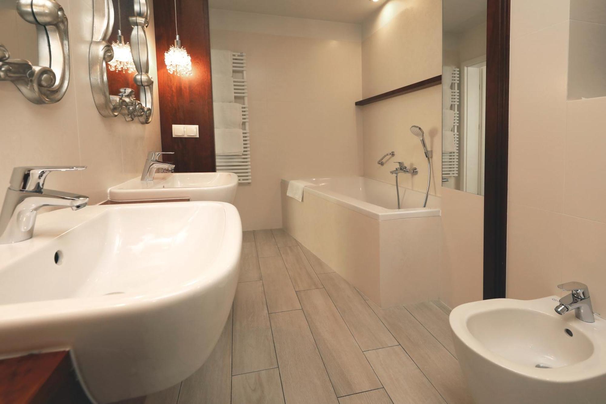Hotel Bialy Dom Henlex Restauracja 3*