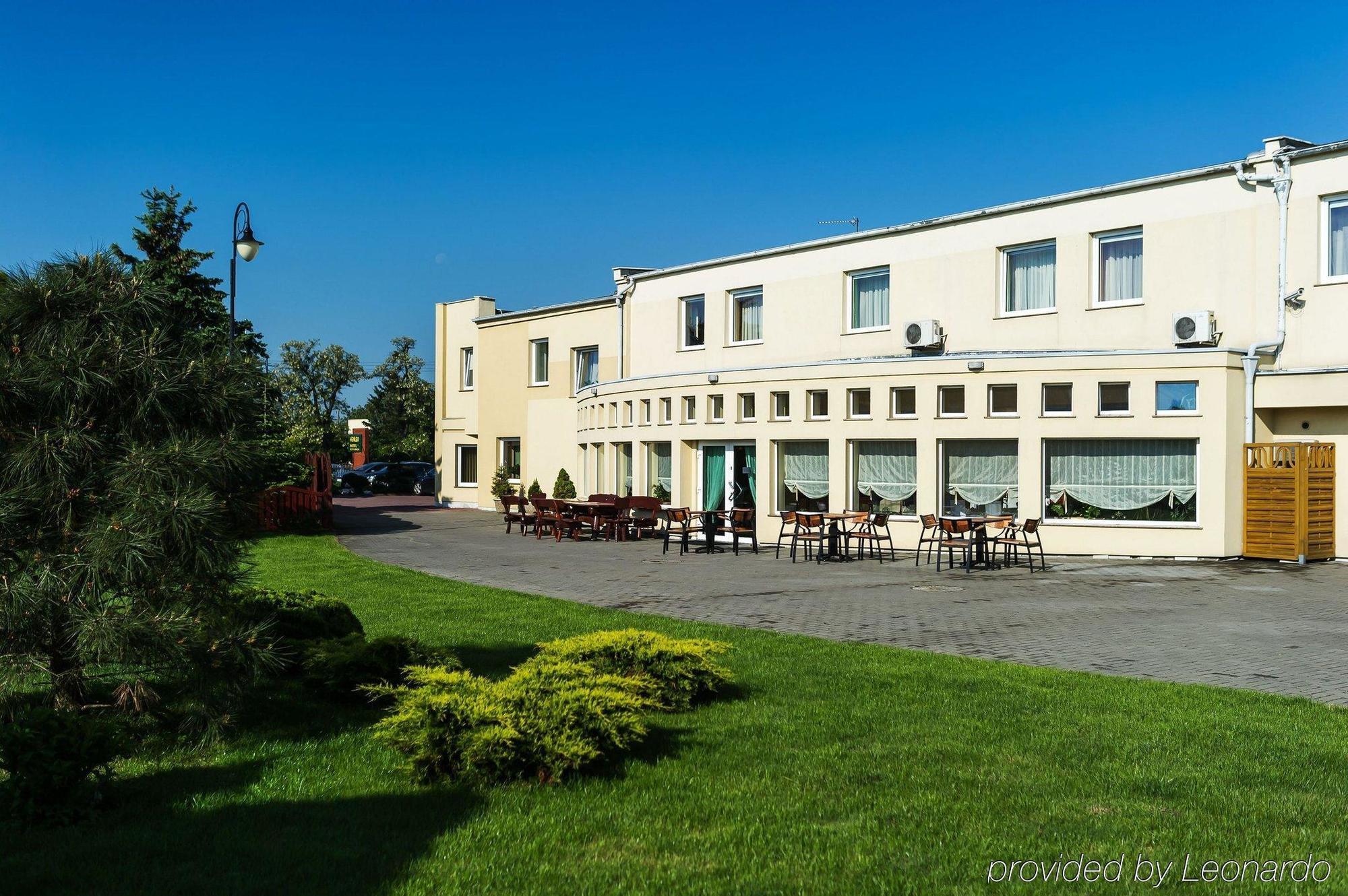 Bialy Dom Henlex Restauracja Hotel 3*
