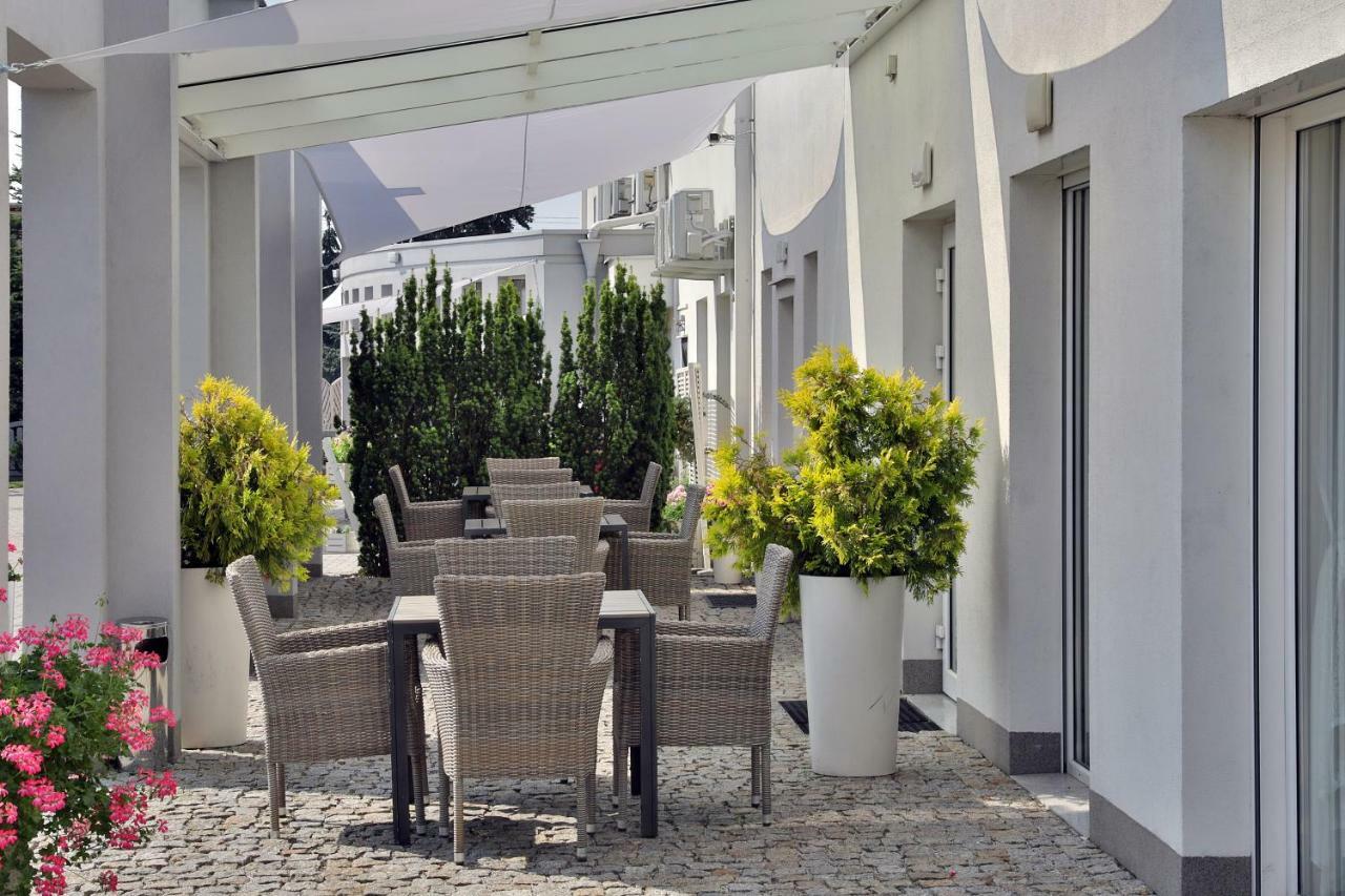 Bialy Dom Henlex Restauracja Hotel